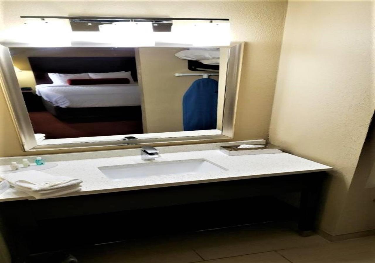 Quality Suites Nashville Airport Ngoại thất bức ảnh